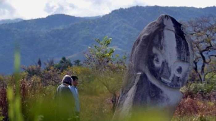 misteri-patung-patung-raksasa-berwajah-aneh-di-lembah-bada-sulawesi